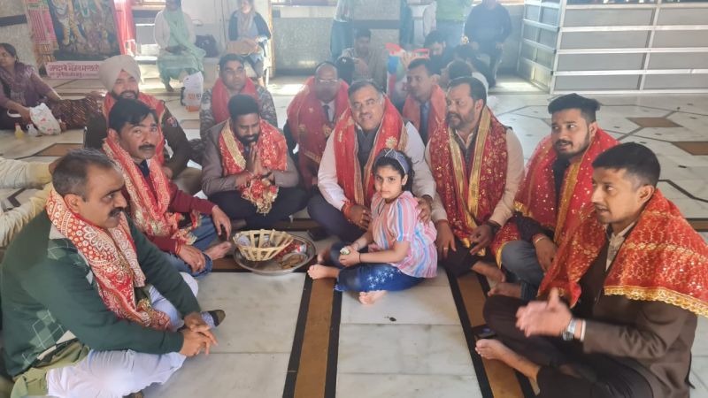 tarun chugh with party workers