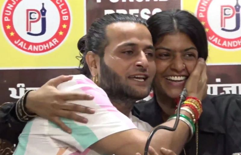Jyoti Nooran and Husband Kunal Passi Press Conference 