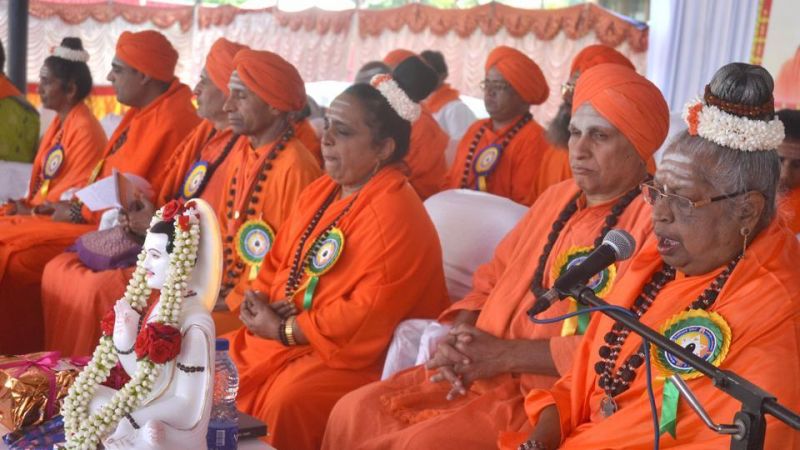 lingayat saint appeals in favor of cm siddaramaiah