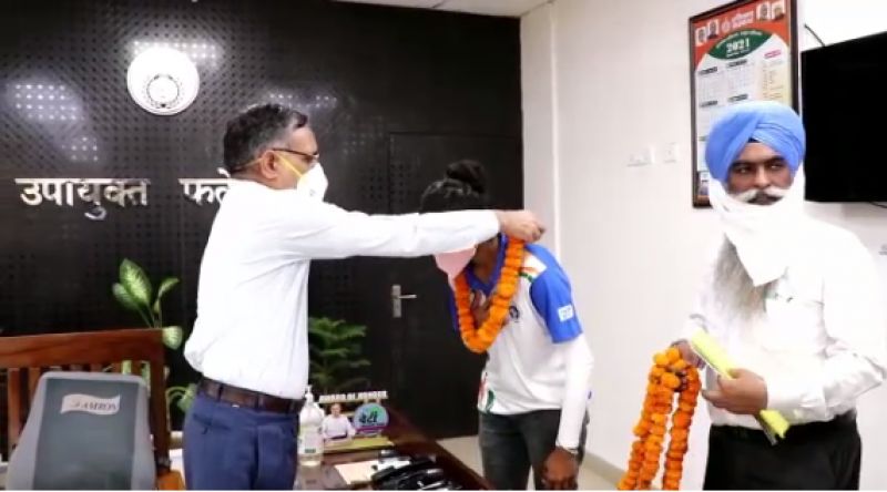 DC honors gold medalist in archery in Poland