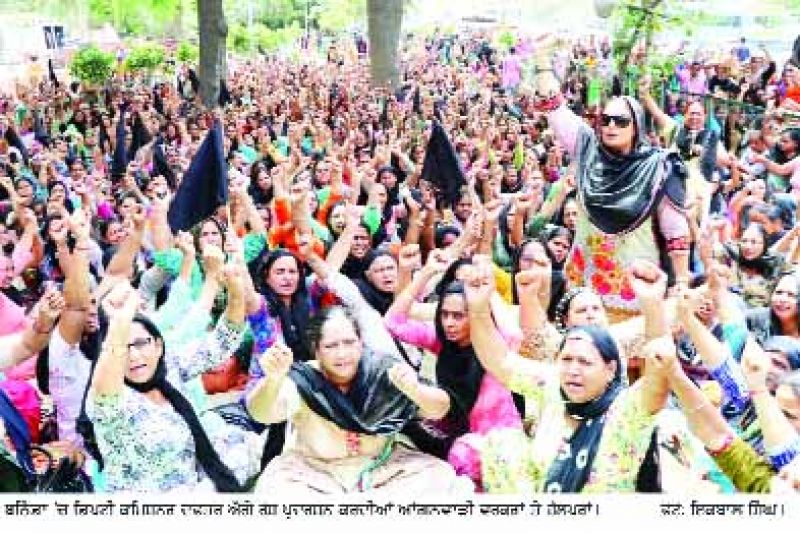 Strike of Aanganwari Workers and Helpers 