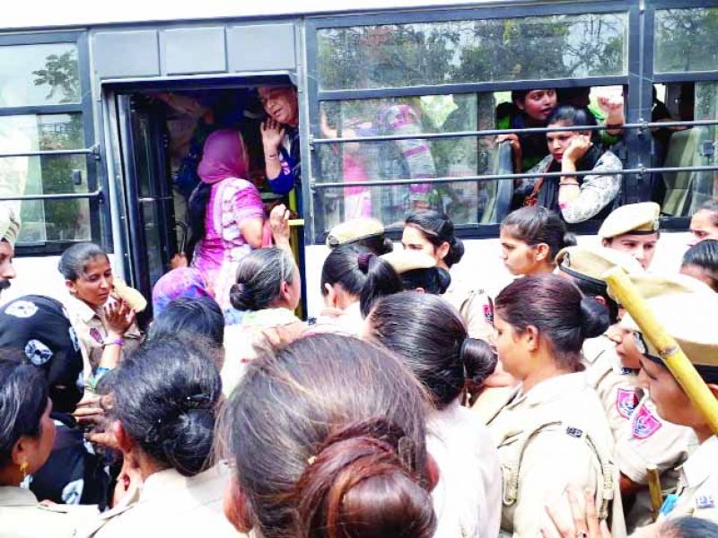  Anganwadi workers protesting