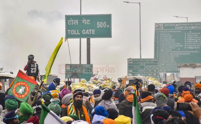 Farmers' Protest: Tear gas shells fired at farmers try to move towards Shambhu border barricades