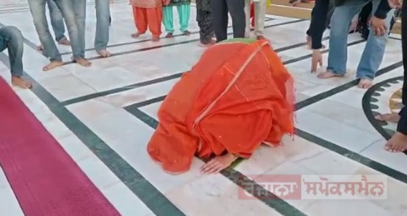 Harsimrat Badal And Sukhbir Badat At Shri Darbar Sahib