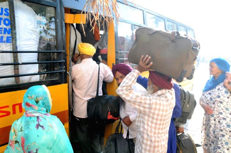 1303 Sikh pilgrims leave for Pakistan