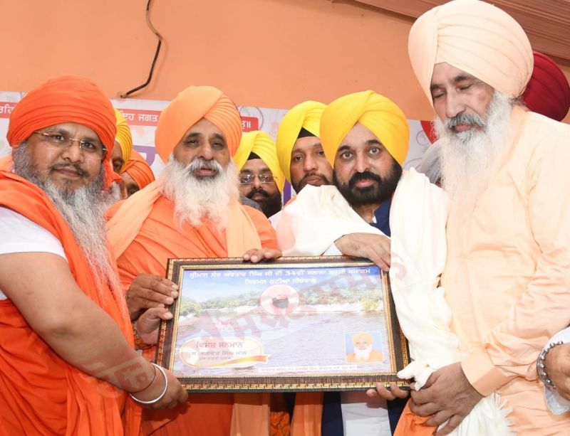 Punjab CM Pays tribute to Sant Avtar Singh ji at Seechewal 