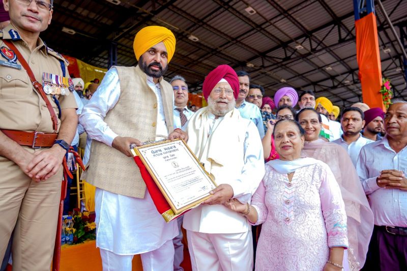  Punjab CM honours seven renowned personalities with state award on Independence Day