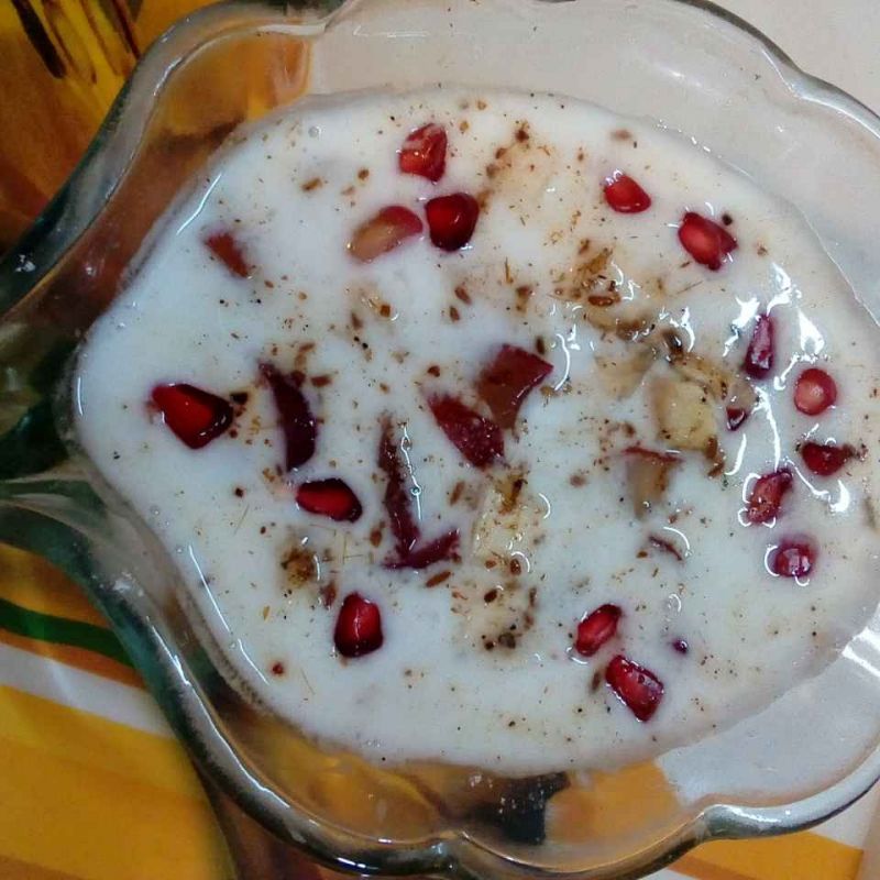Make fruit raita in the home kitchen
