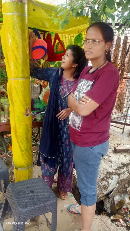 (Missing female constable selling flowers) 