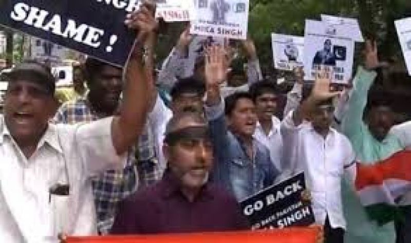 Protest on Mika Singh House