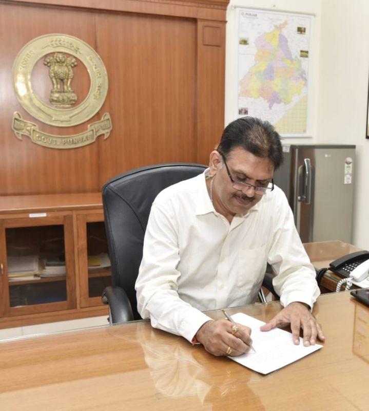 Anirudh Tewari takes over as new Chief Secretary