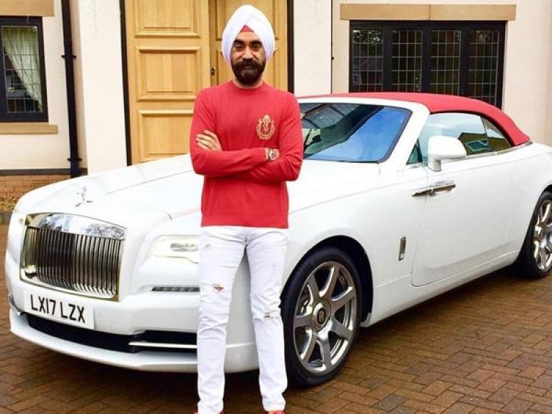 Sikh Matching a Car turban