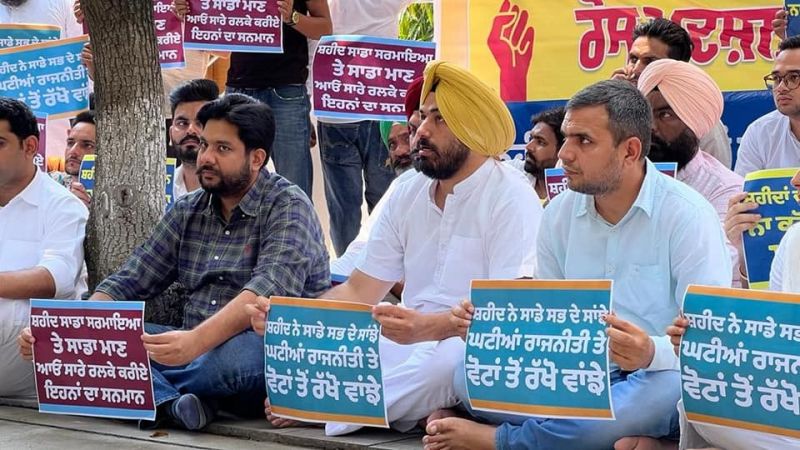 We will oppose those who insult the martyrs to shine their politics - Barinder Dhillon