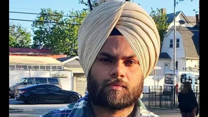 Black assailant attacks Sikh man with a hammer