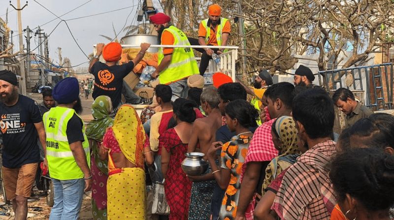 Khalsa Aid volunteers 