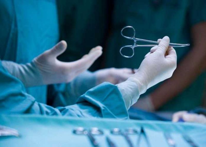 why do doctors wear only green or blue clothes during the operation