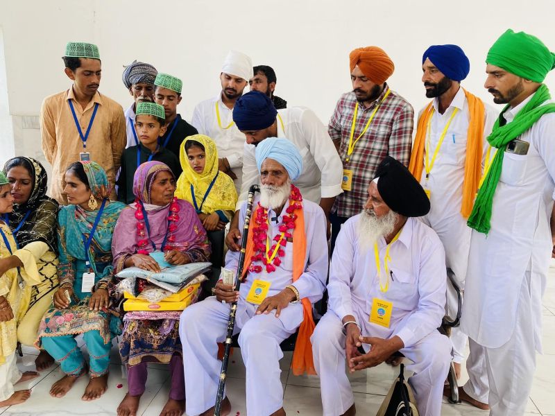 Brother & Sister separated during partition reunite at Kartarpur sahib