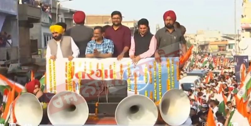 Bhagwant Mann and Arvind Kejriwal at Ahmedabad roadshow