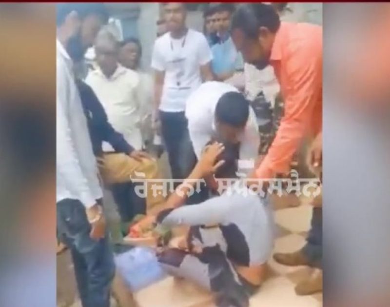  Bangle seller thrashed in Indore, assailants claim he was molesting women customers