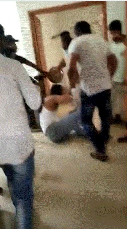 Unable to save Corona's patient, the doctor was beaten by family members