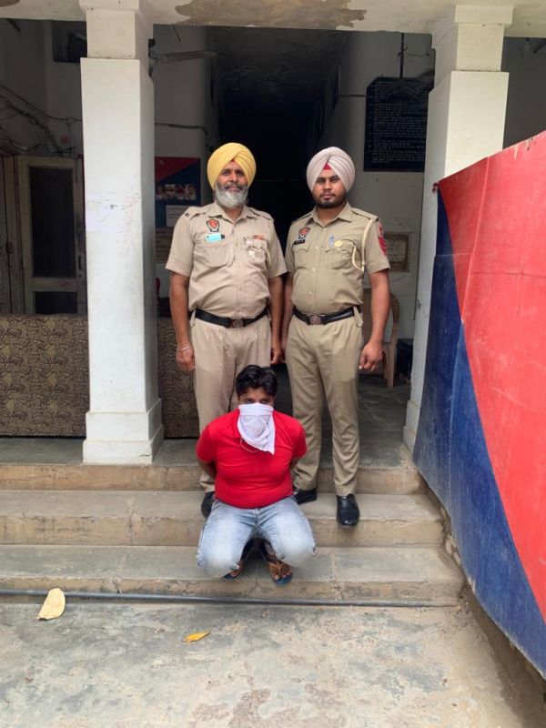 6 arrests including over 8 lakh drug money and narcotics