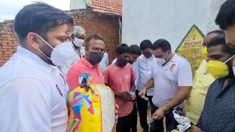 Father Cycling 300 Km For Taking Medicine For His son