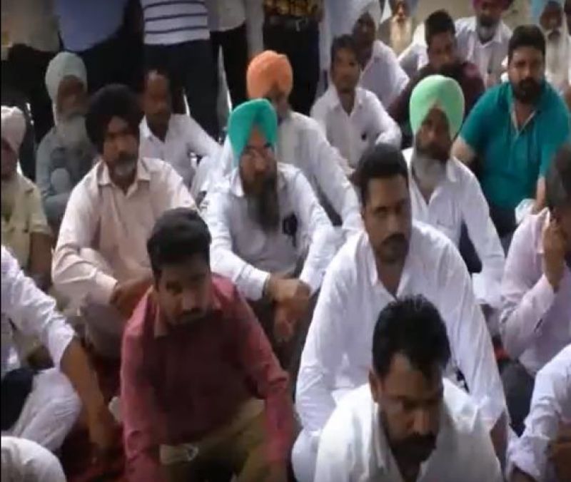 12 village panchayats protest front of SSP office