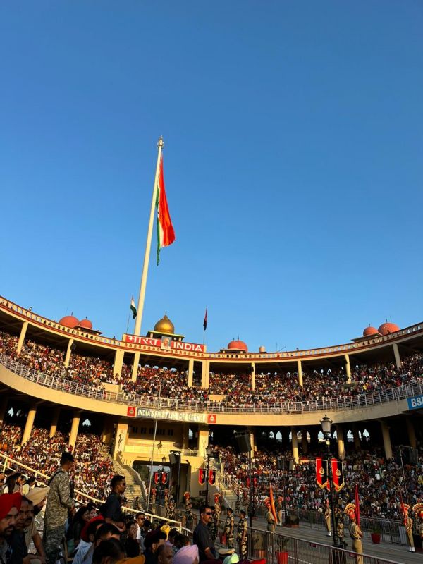 Union minister Nitin Gadkari hoists highest tricolor at Attari-Wagah border