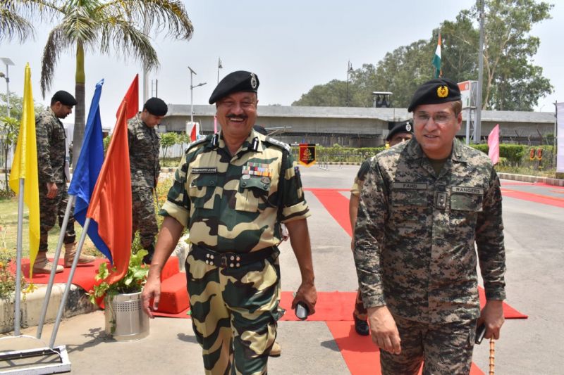  BSF DIG Prabhakar Joshi holds high level meeting with Pak Razors at Zero Line to curb drone activities