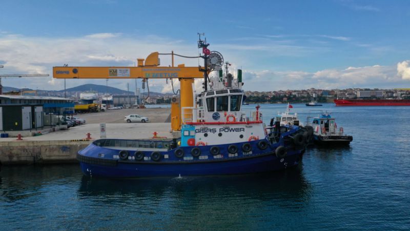 World-first electric tugboat