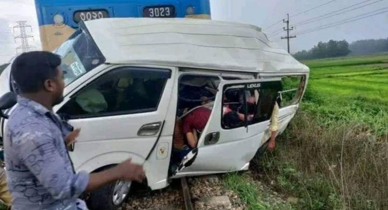 A painful accident happened to the school children who went on tour