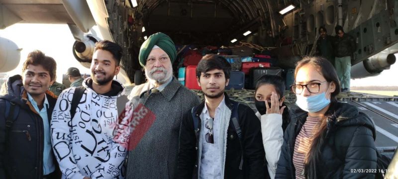 Union Minister Hardeep Singh Puri Meets Indian Students