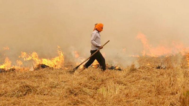 ਪਰਾਲੀ ਸਾੜਦੇ ਕਿਸਾਨ