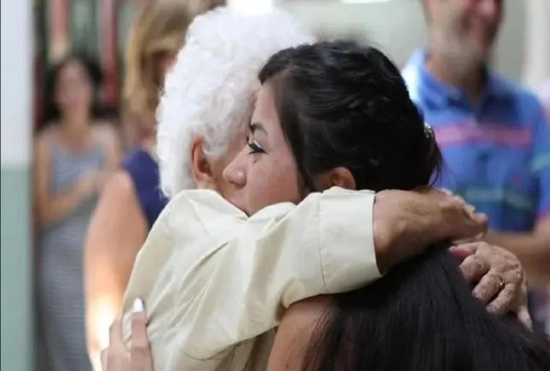Daughter meets 12-year-old mother fleeing Kabul