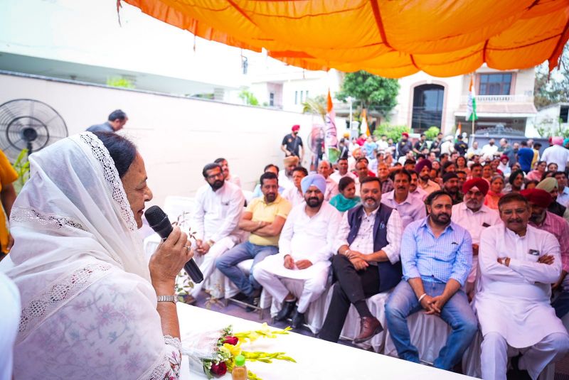 Prof. Karamjit Kaur Chaudhary addressing the audiance 