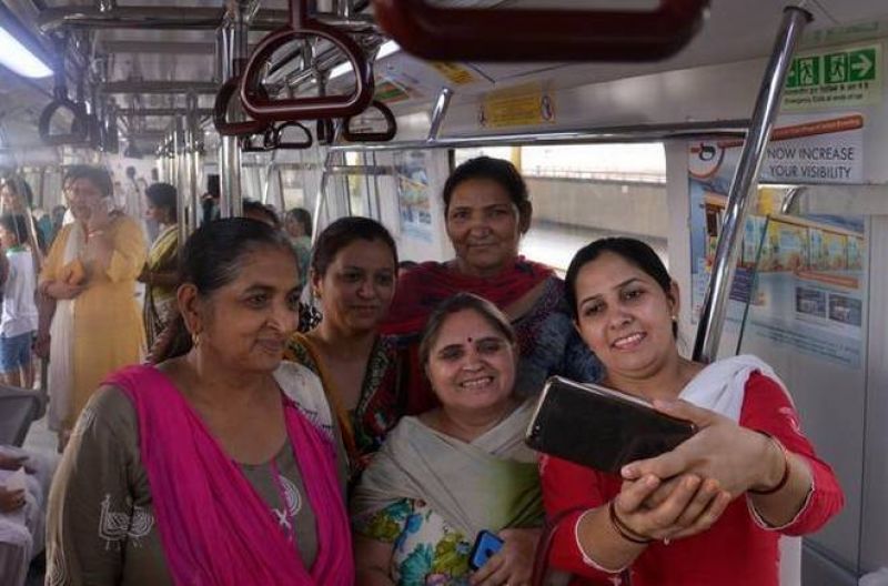 Free Delhi Metro Rides For Women For Kejriwal Government Scheme This is DMRC Plan
