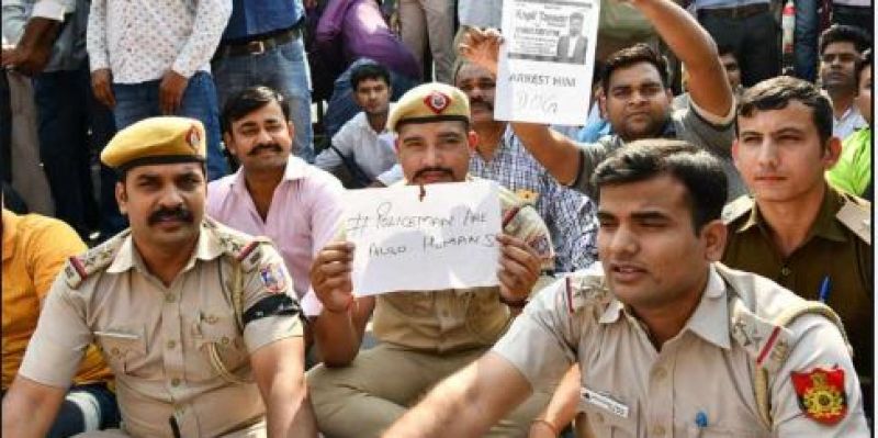 Delhi police Protesting 