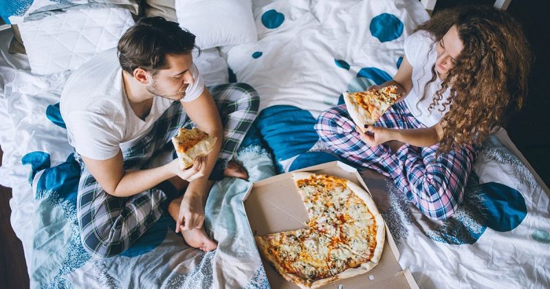  Eating in bed can make you sick