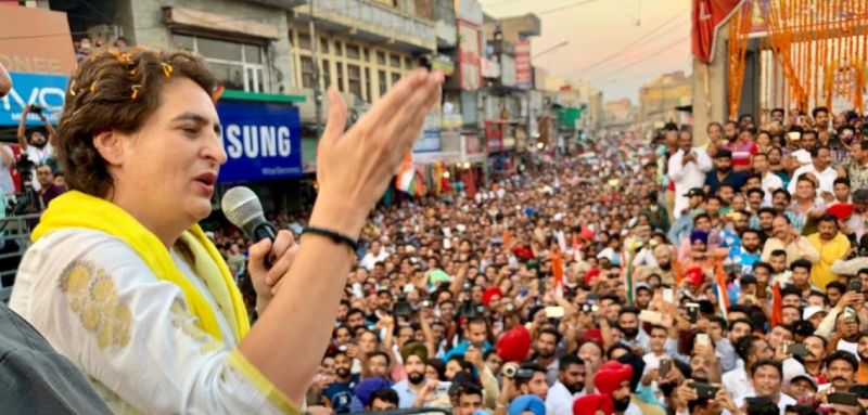 Priyanka Gandhi during road show at Pathankot