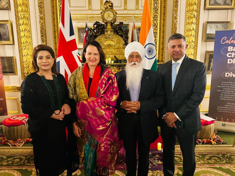 (ਖੱਬਿਉਂ ਸੱਜੇ) ਨਰਪਿੰਦਰ ਕੌਰ ਮਾਨ, ਇੰਡੋ-ਪੈਸੇਫਿਕ ਮੰਤਰੀ ਕੈਥਰੀਨ ਵੈਸਟ, ਭਾਈ ਮਹਿੰਦਰ ਸਿੰਘ ਅਤੇ ਹਾਈ ਕਮਿਸ਼ਨਰ ਵਿਕਰਮ ਦੋਰਾਇਸਵਾਮੀ।