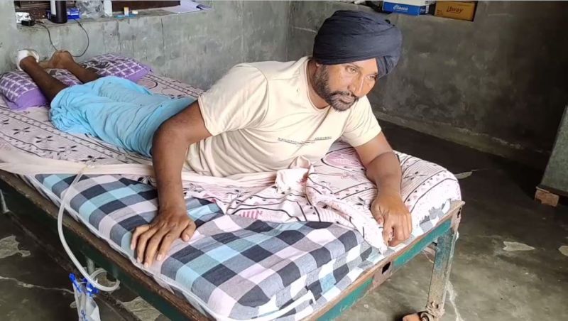 Father of 3 children who have been bedridden for 20 years