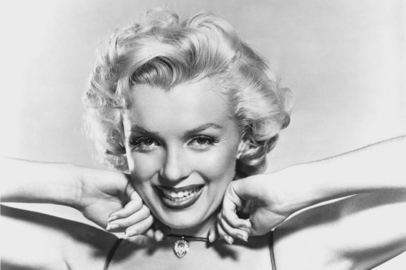 Marilyn Monroe wears Moon Baroda