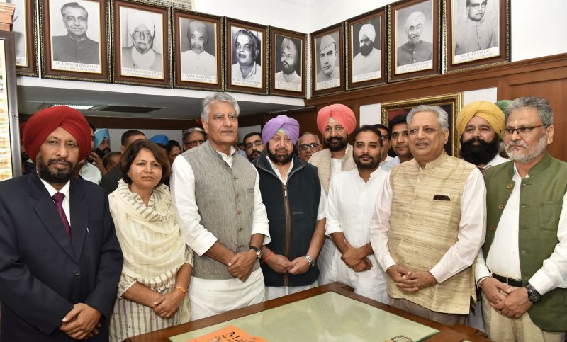 Captain Amarinder Singh with newly elected MLAs 
