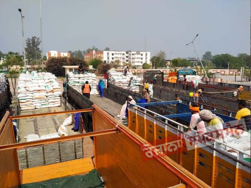 Fourth consignment of wheat sent by India to Afghanistan leaves via Attari-Wagah border
