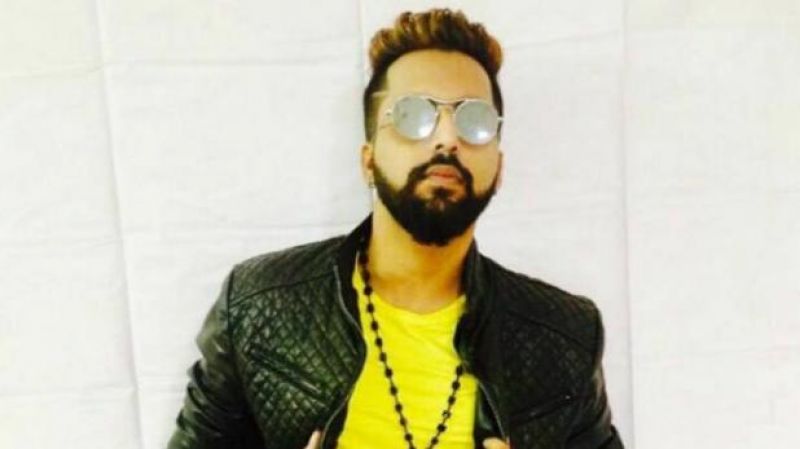 Singer Mika's employee arrested for theft