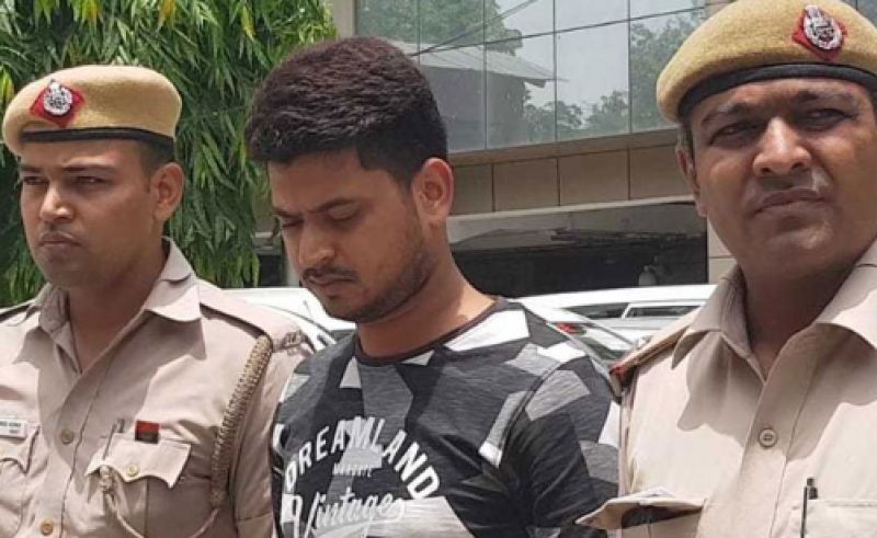 Two held duping over 100 people in Delhi