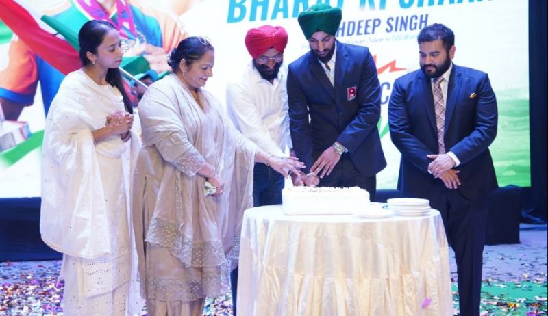 Cricketer Arshdeep Singh reached Chandigarh University newsCricketer Arshdeep Singh reached Chandigarh University news