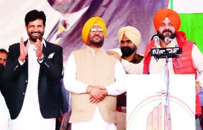 ਰੈਲੀ ਨੂੰ ਸੰਬੋਧਨ ਕਰਦੇ ਹੋਏ ਨਵਜੋਤ ਸਿੰਘ ਸਿੱਧੂ।   