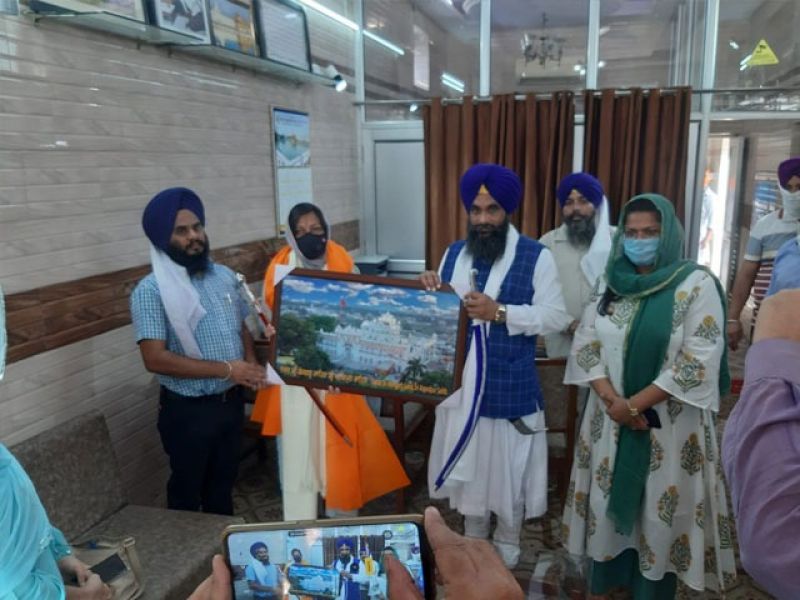  Vini Mahajan At Takhat Sri Kesgarh Sahib
