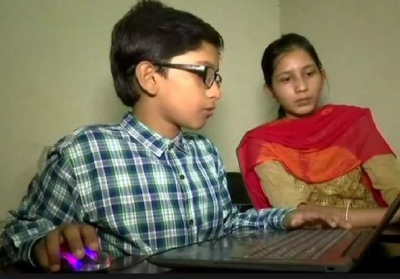 Uses interner for his coaching classes